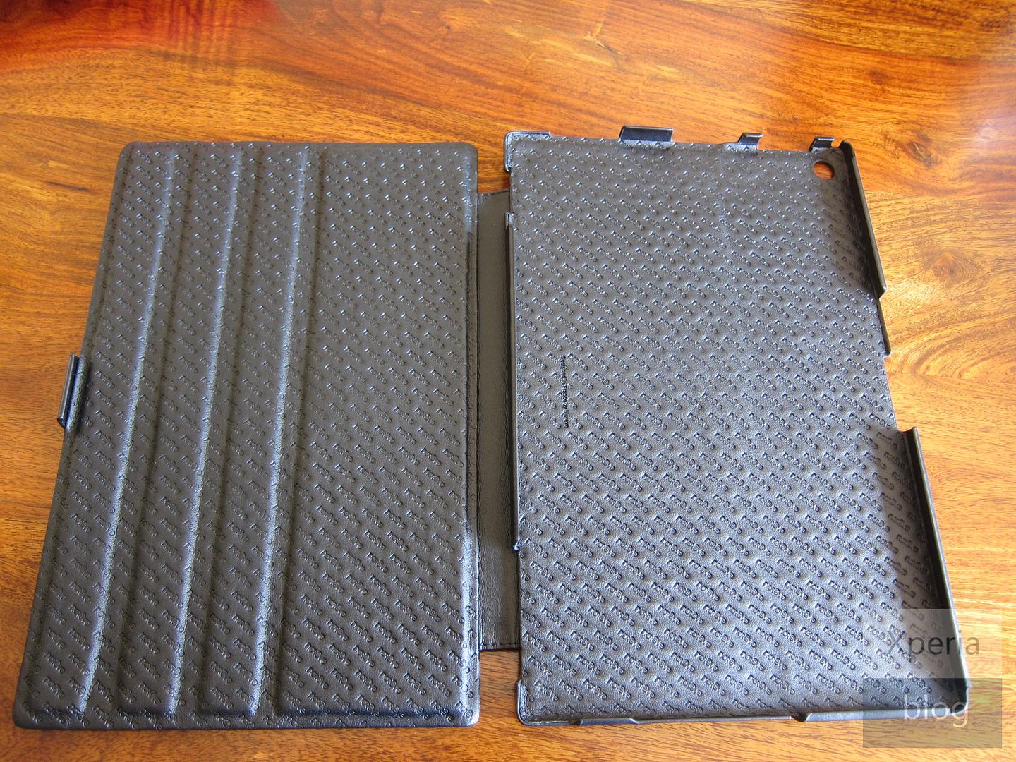 Noreve Xperia Tablet Z case review Xperia Blog